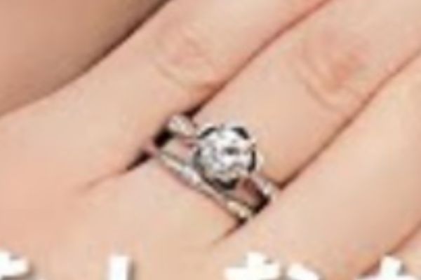 小澤美里　結婚指輪画像